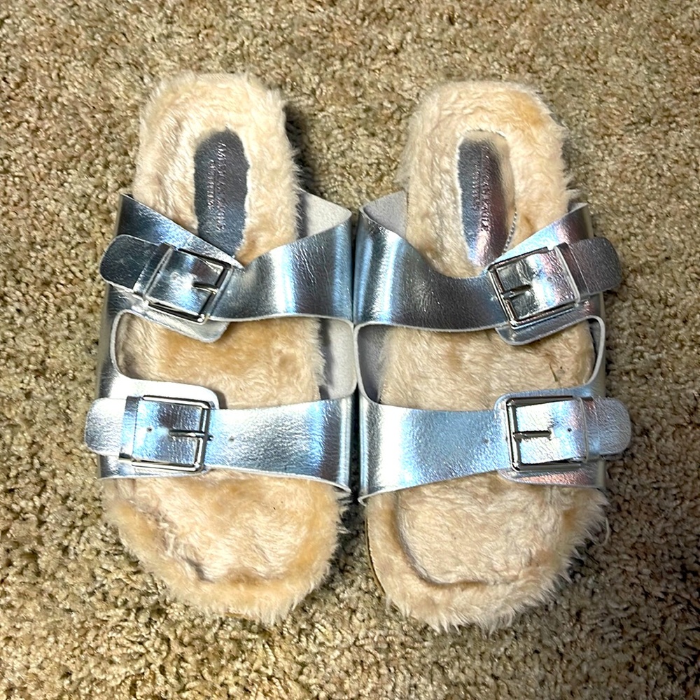 AEO Metallic Silver Sandal in Size 7